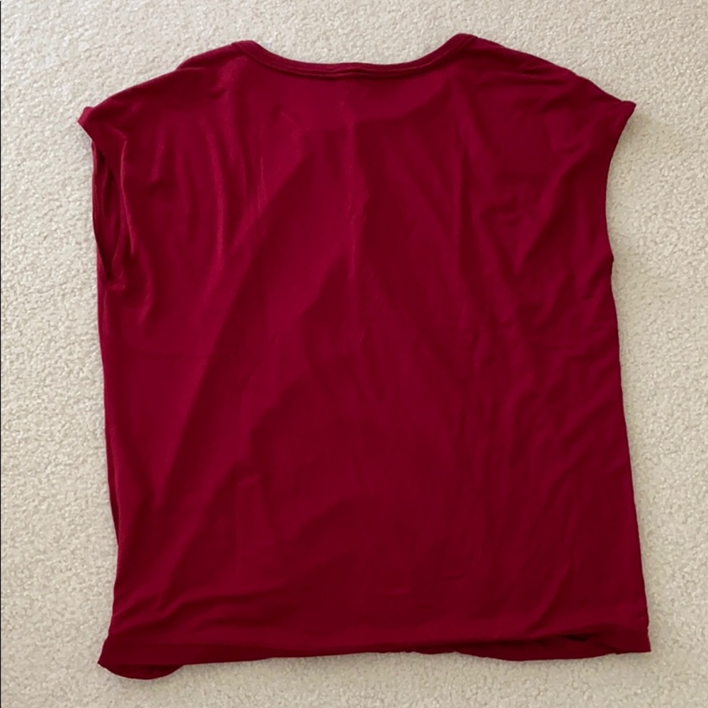 Max Studio Red Keyhole Top - Picture 4 of 5